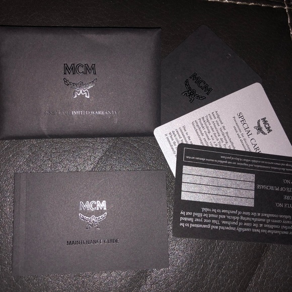 MCM medium backpack black and red - Picture 2 of 8